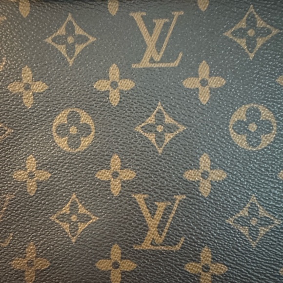 (Faux) Louis Vuitton Beige and Dark Brown Monogram Travel Bag - Picture 2 of 10